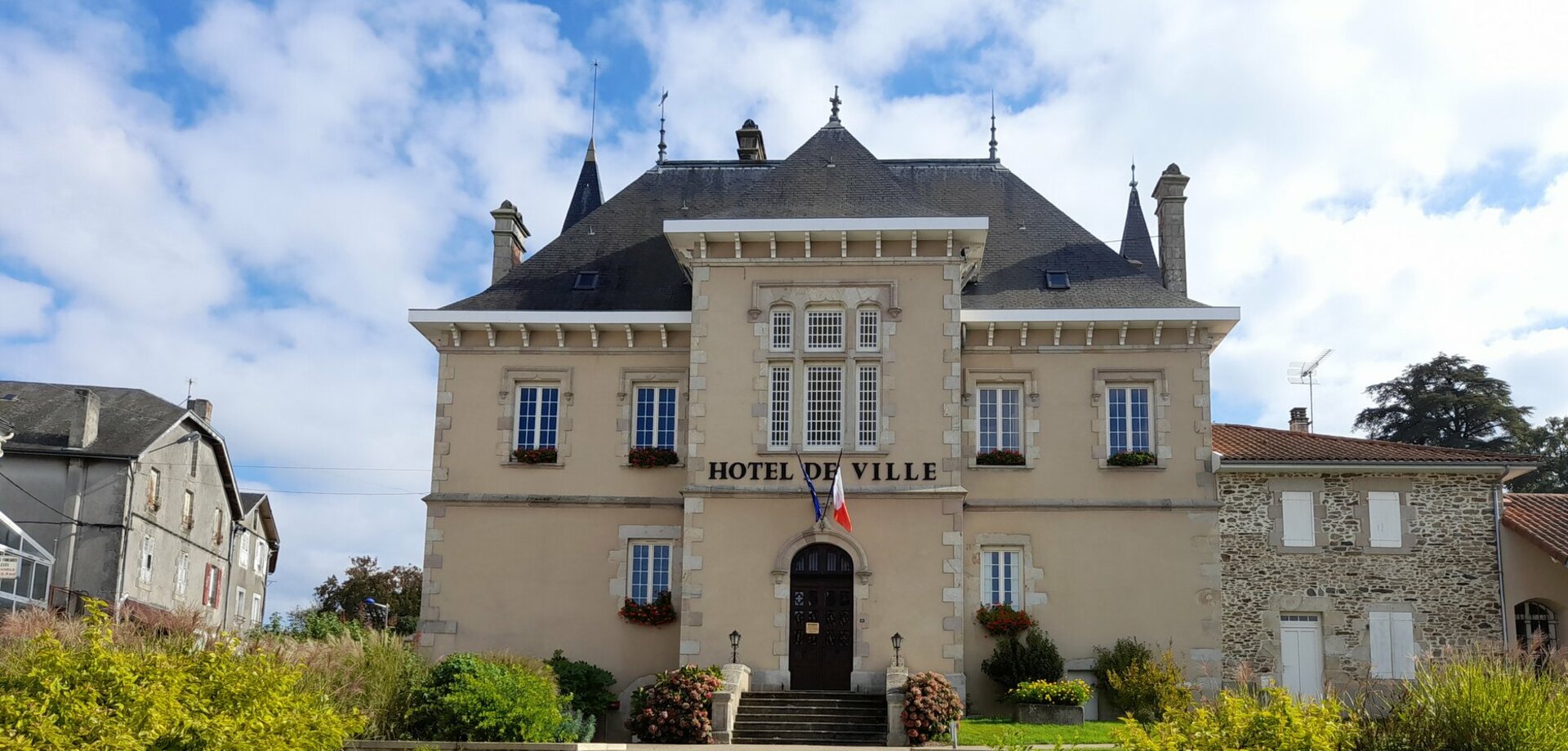 Mairie de Oradour Sur Vayres dans le 87 proche Limoges